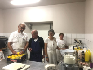 Photo des bénévoles en cuisine