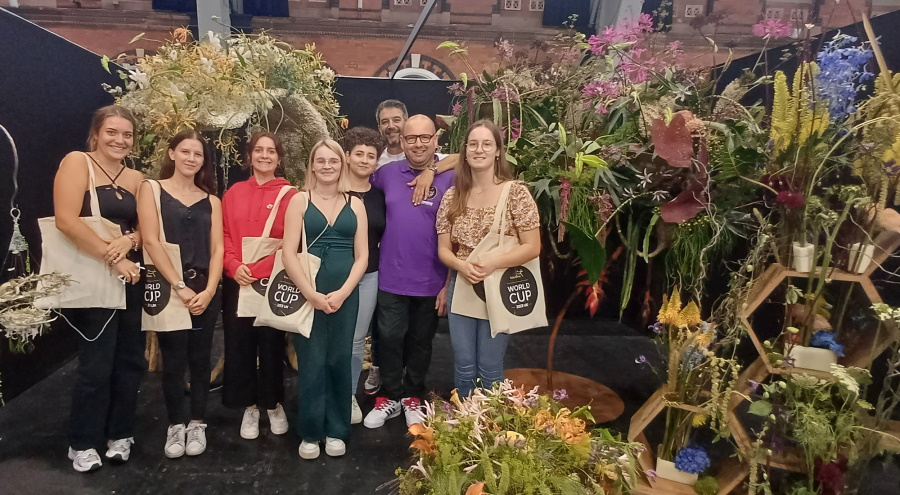 Loir-en-Vallée : Six élèves de Nazareth en visite aux Olympiades des fleuristes