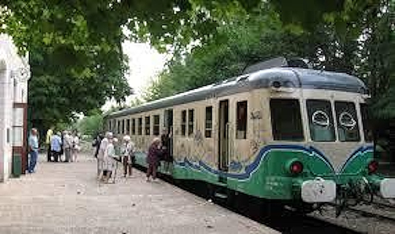 Trôo : Journée des véhicules anciens à la gare