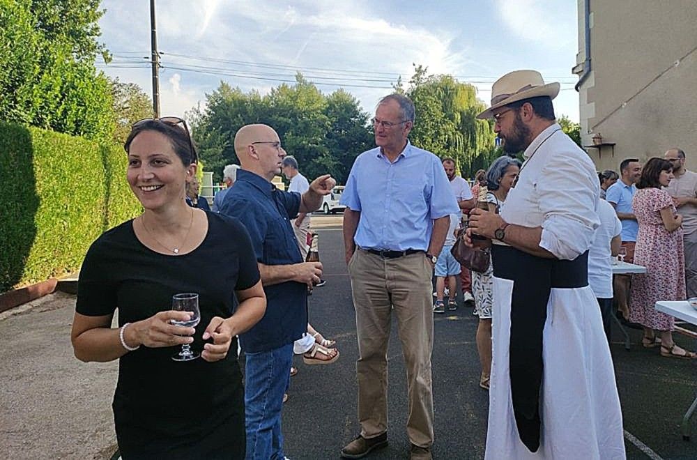  Après plus de 20 ans d’interruption, une messe a été célébrée à l’église de Saint-Arnoult